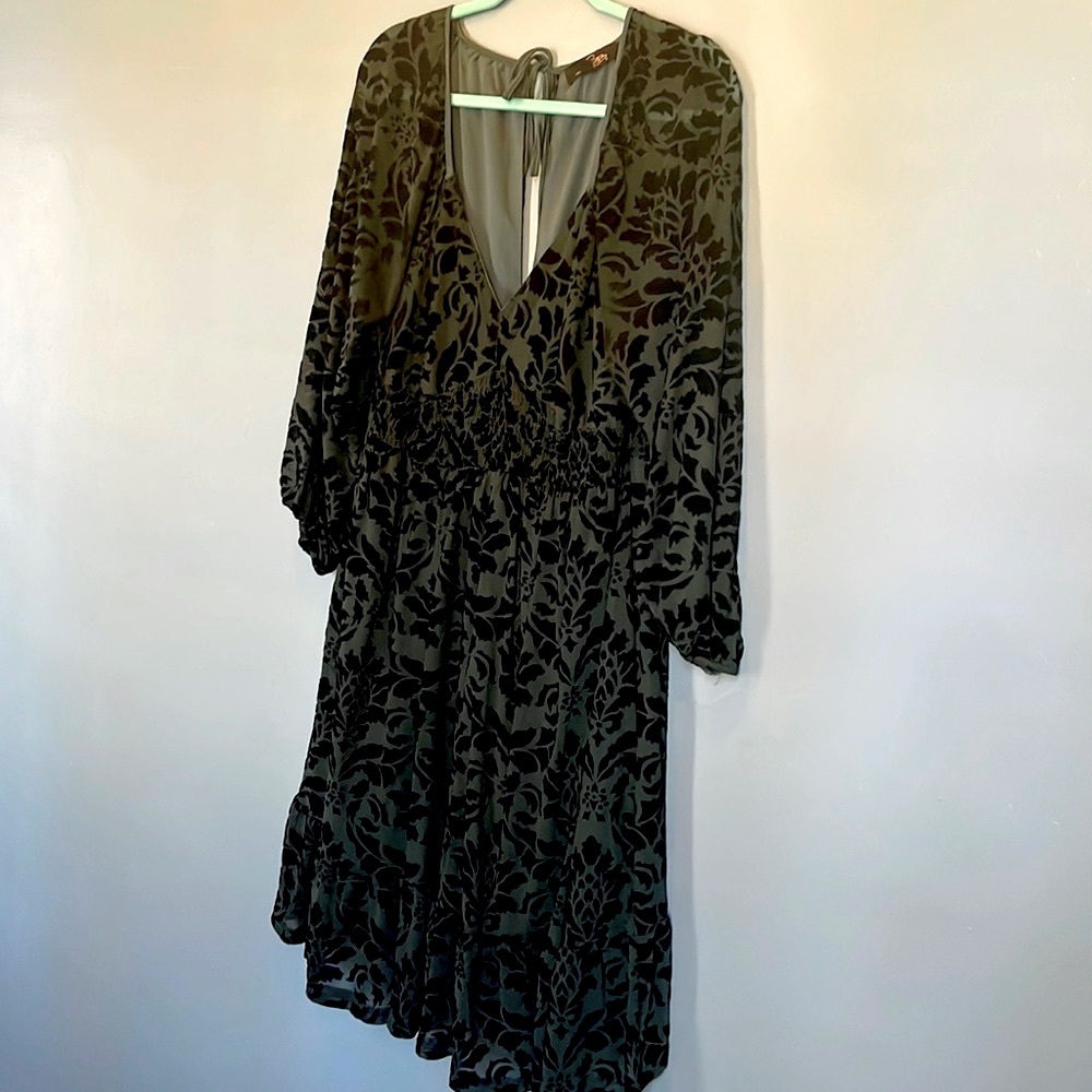 Gorgeous deep green fully lined burnt velvet dress